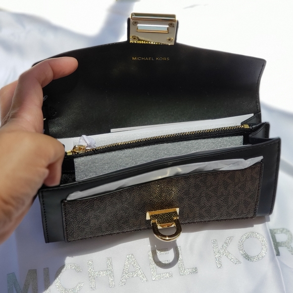 Manhattan Large Leather And Logo Clutch - Picture 3 of 4